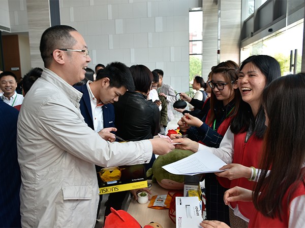 2017年“爱心义卖、、、康健乐跑”